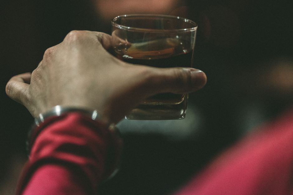 The Best Late-Night Drink for Gut Health According to a Dietitian