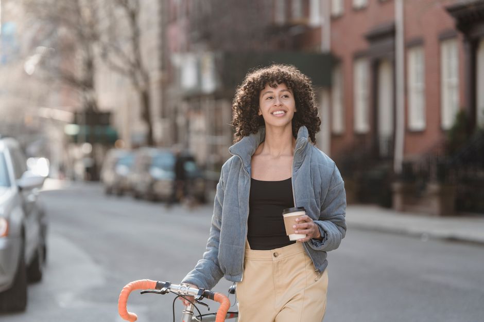 Women with polycystic ovary syndrome exhibit impaired endometrial receptivity with excessive ER and histone lactylation