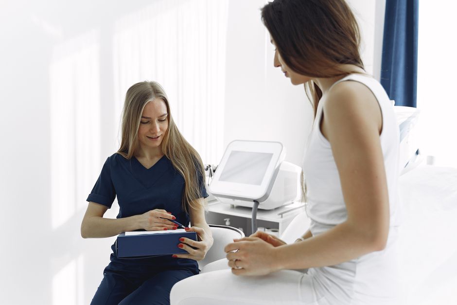 Women with polycystic ovary syndrome exhibit impaired endometrial receptivity with excessive ER and histone lactylation