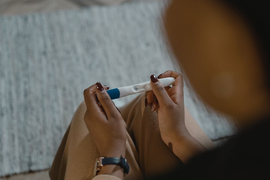 Women with polycystic ovary syndrome exhibit impaired endometrial receptivity with excessive ER and histone lactylation