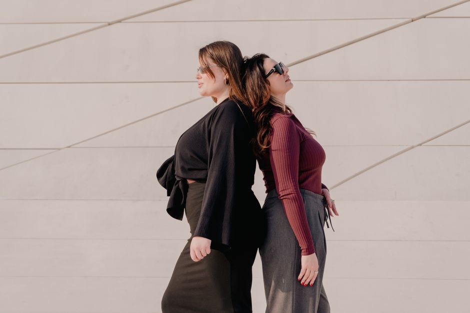 Women with polycystic ovary syndrome exhibit impaired endometrial receptivity with excessive ER and histone lactylation