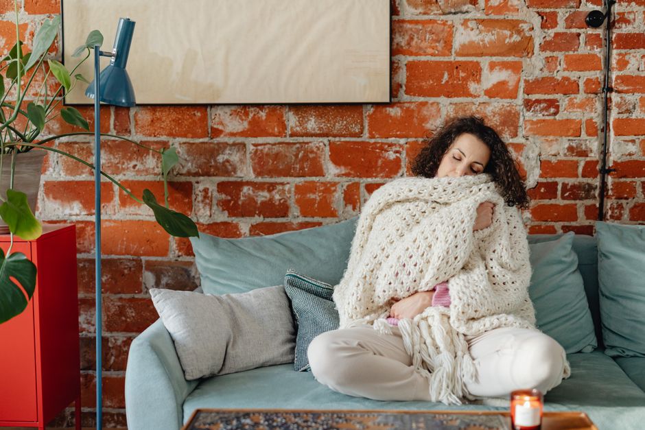 Women with polycystic ovary syndrome exhibit impaired endometrial receptivity with excessive ER and histone lactylation