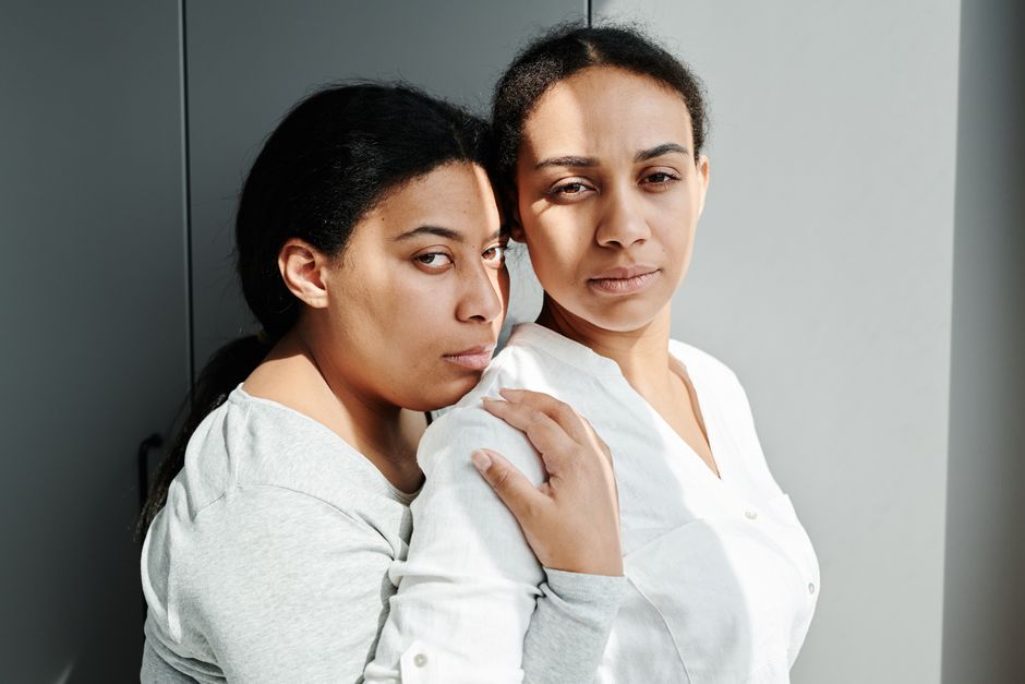 Women with polycystic ovary syndrome exhibit impaired endometrial receptivity with excessive ER and histone lactylation