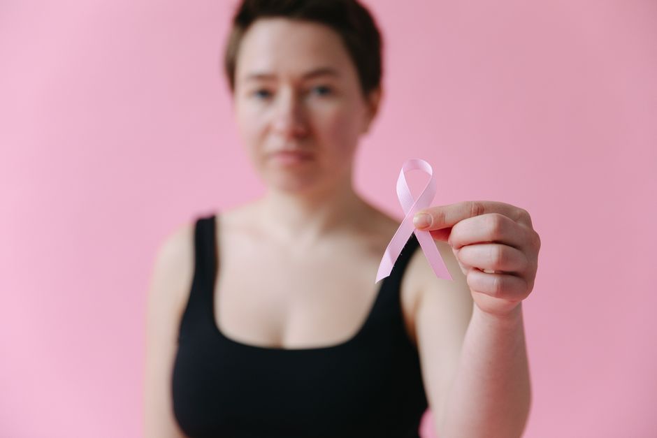 Women with polycystic ovary syndrome exhibit impaired endometrial receptivity with excessive ER and histone lactylation