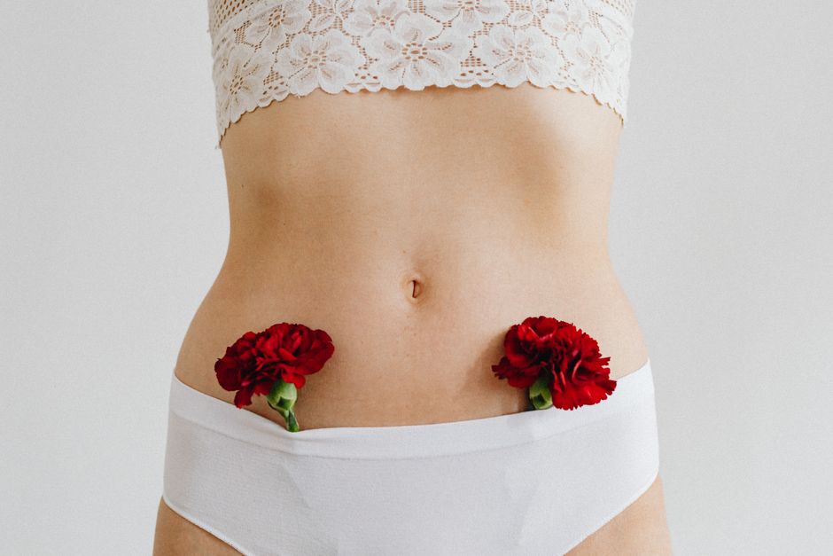 Women with polycystic ovary syndrome exhibit impaired endometrial receptivity with excessive ER and histone lactylation