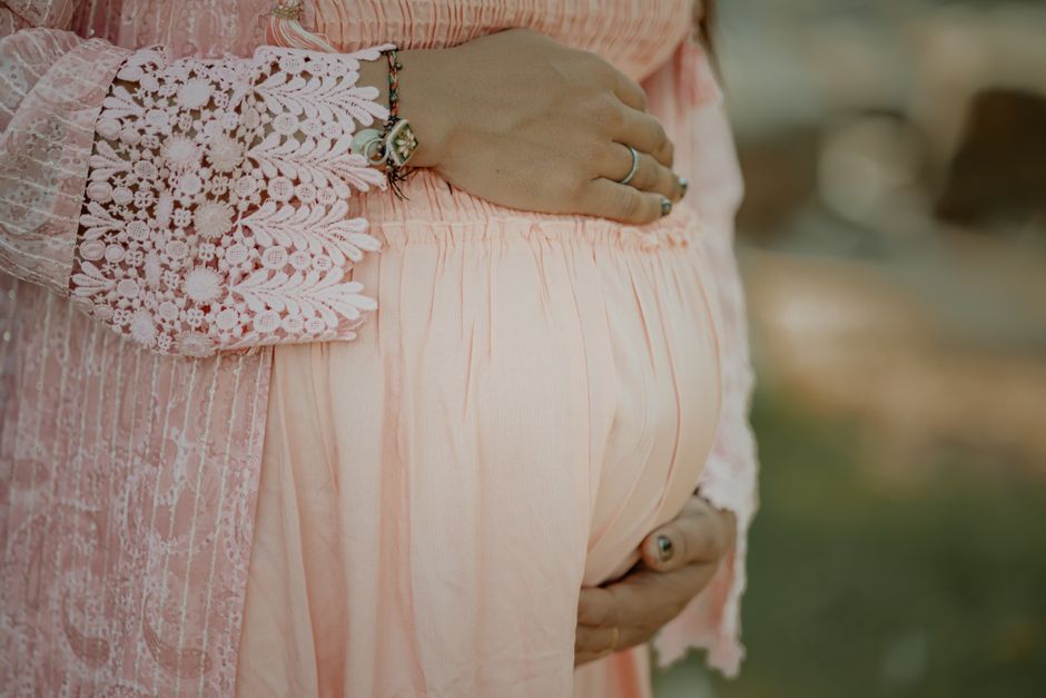 Women with polycystic ovary syndrome exhibit impaired endometrial receptivity with excessive ER and histone lactylation