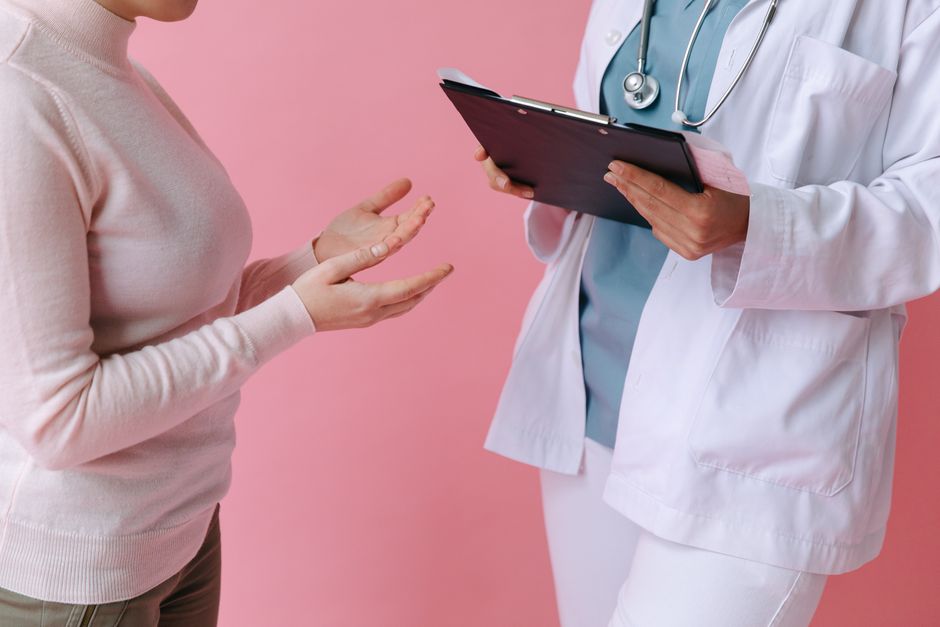 Women with polycystic ovary syndrome exhibit impaired endometrial receptivity with excessive ER and histone lactylation