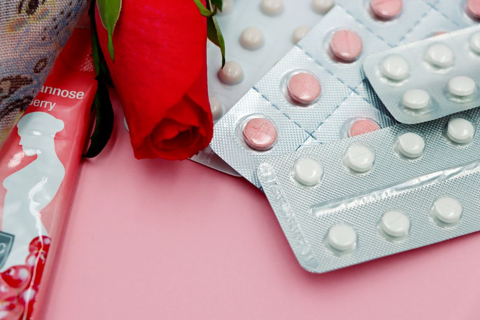 Women with polycystic ovary syndrome exhibit impaired endometrial receptivity with excessive ER and histone lactylation