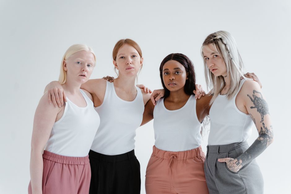 Women with polycystic ovary syndrome exhibit impaired endometrial receptivity with excessive ER and histone lactylation