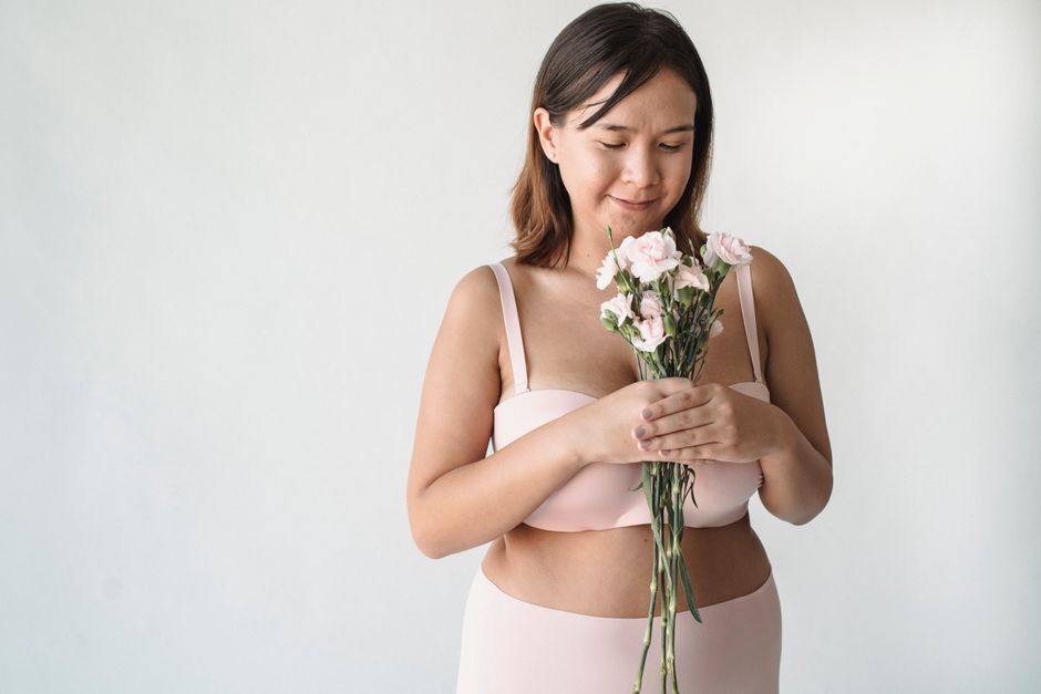 Women with polycystic ovary syndrome exhibit impaired endometrial receptivity with excessive ER and histone lactylation
