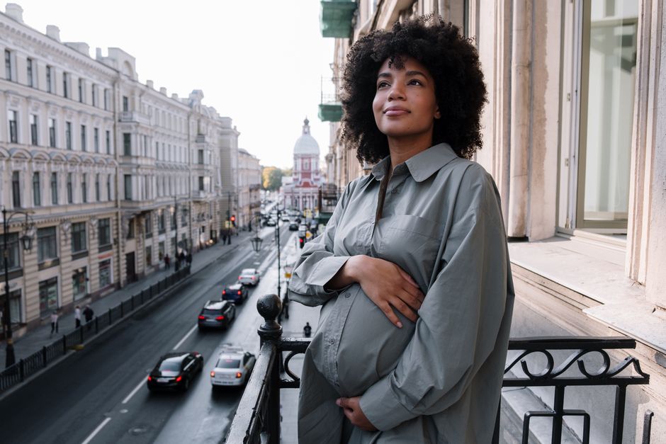Women with polycystic ovary syndrome exhibit impaired endometrial receptivity with excessive ER and histone lactylation