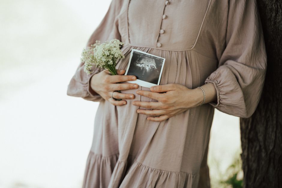 Women with polycystic ovary syndrome exhibit impaired endometrial receptivity with excessive ER and histone lactylation