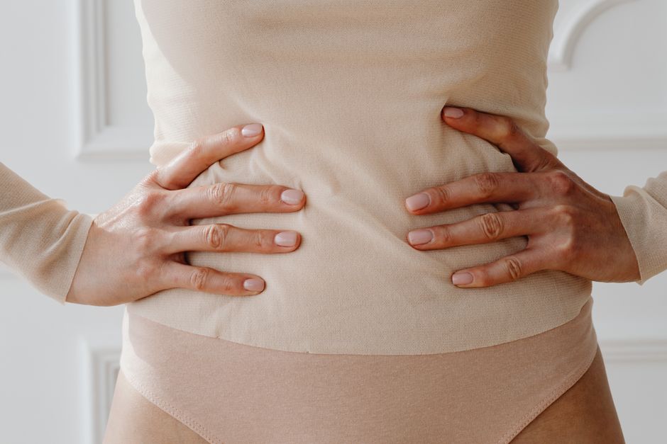 Women with polycystic ovary syndrome exhibit impaired endometrial receptivity with excessive ER and histone lactylation