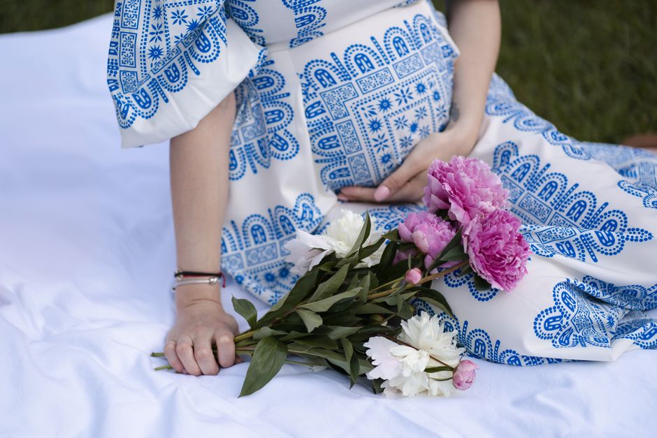 Women with polycystic ovary syndrome exhibit impaired endometrial receptivity with excessive ER and histone lactylation