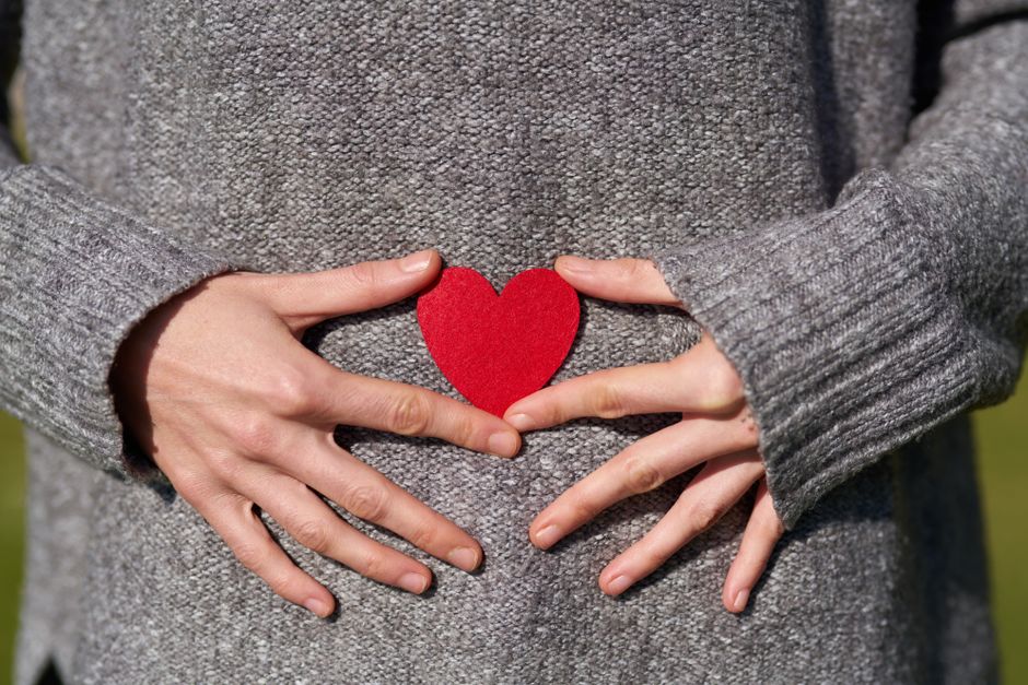 Women with polycystic ovary syndrome exhibit impaired endometrial receptivity with excessive ER and histone lactylation