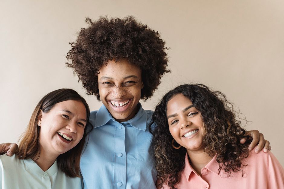 Women with polycystic ovary syndrome exhibit impaired endometrial receptivity with excessive ER and histone lactylation