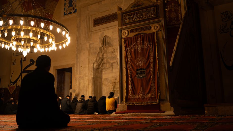 Mosque workshops help Muslim women discuss reproductive health in NSW